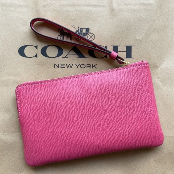Coach Large Corner Zip Wristlet NWT - Picture 13 of 15